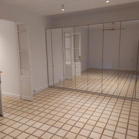 Bedroom with a floor-to-ceiling mirrored wardrobe front